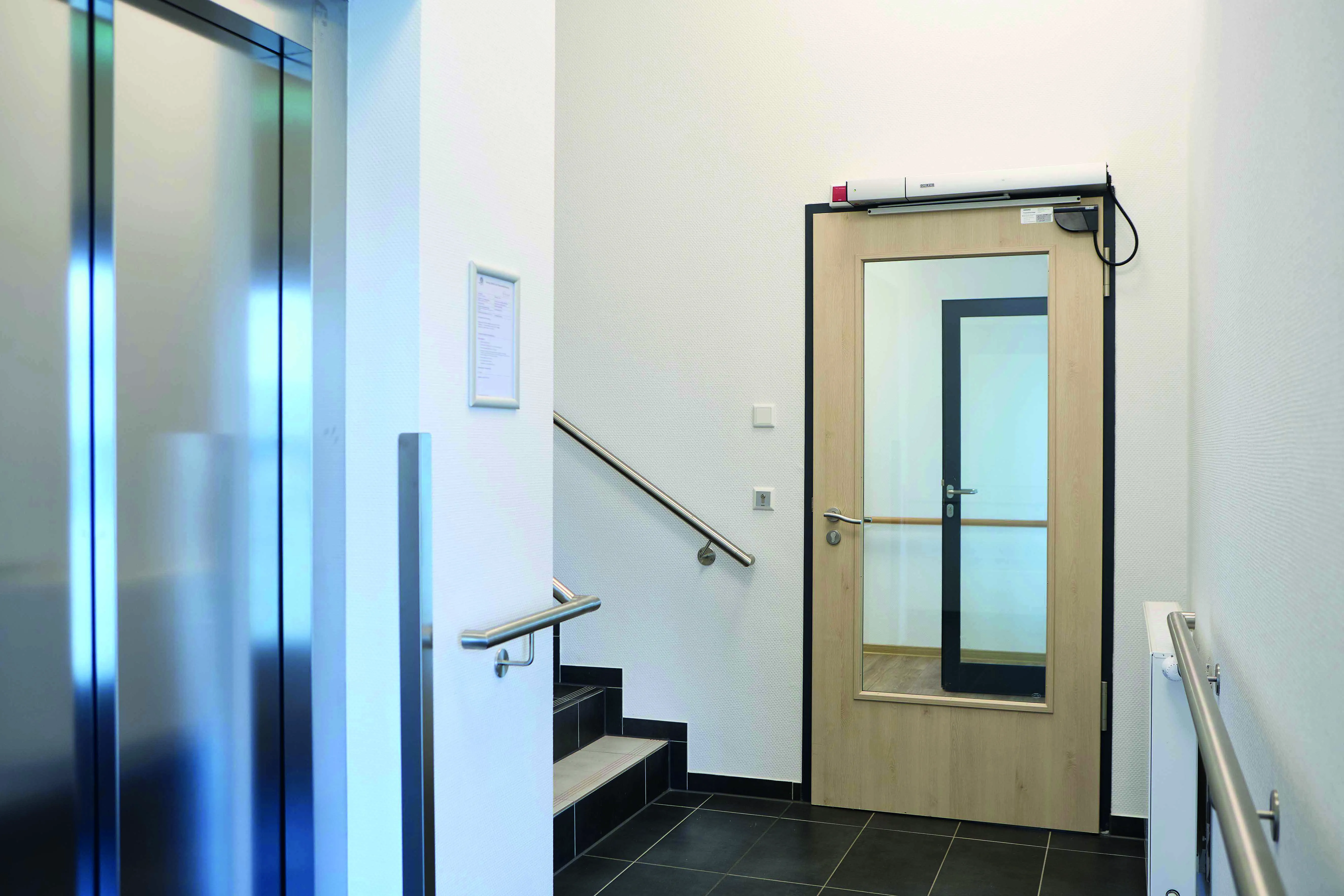 GARANT Ruedesheim MENetatis Schallschutztueren im Treppenhaus